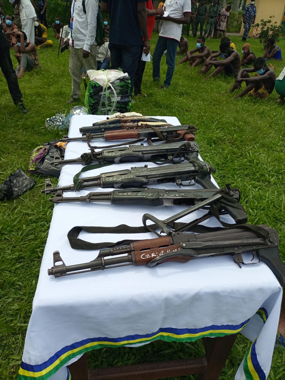 Some of the recovered rifles by Edo Police Command on Wenesday