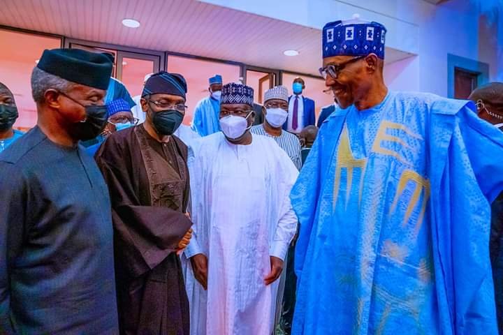 President Buhari Flouts COVID-19 Regulations ( See Photos)