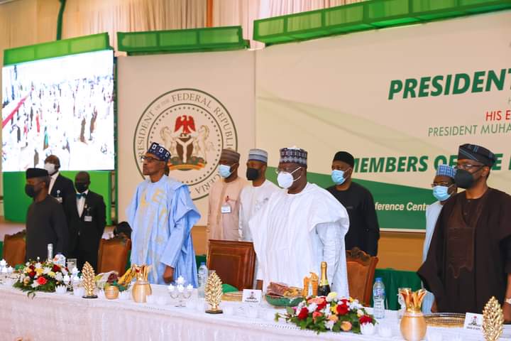 President Buhari Flouts COVID-19 Regulations 