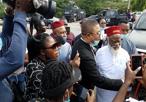 British Envoy, Ex-Anambra Gov Arrive In Court For Nnamdi Kanu’s Trial 