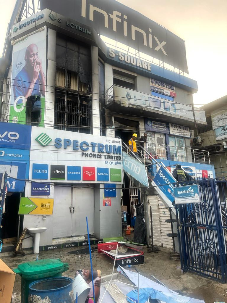 Properties destroyed as fire guts shopping complex in Lagos (photos)