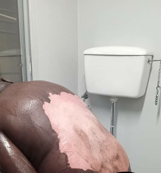 Woman pours hot cooking oil on her husband (video)