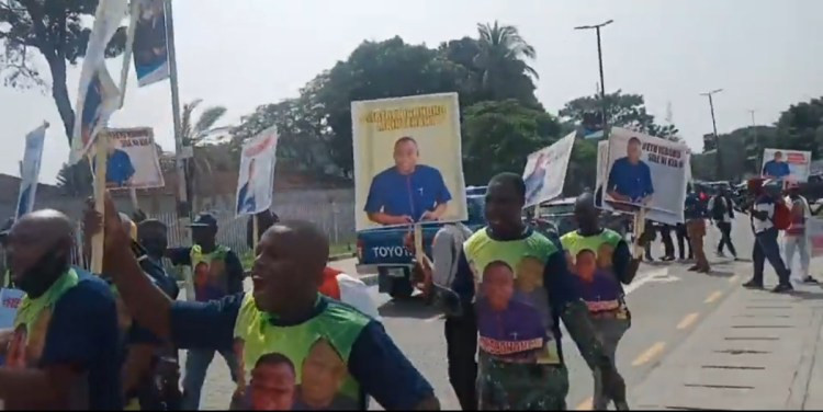 Supporters storm Beninese Consulate in Lagos to protest the detention of Sunday Igboho 