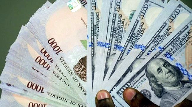BREAKING: Naira Crashes Massively At Black Market as drop in country’s external reserve continues