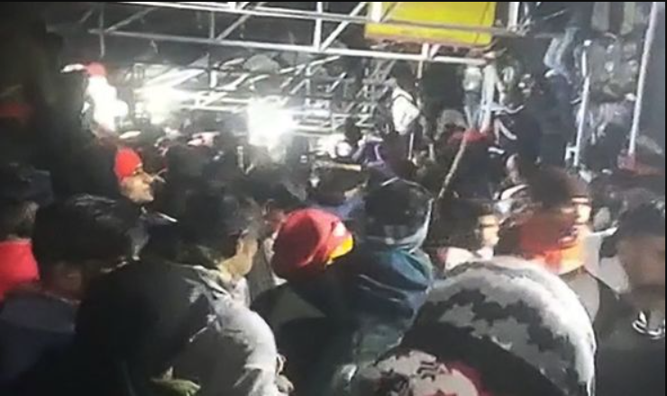 12 crushed to death with 17 other injured in New Year?s Eve stampede at a shrine in India (photos)