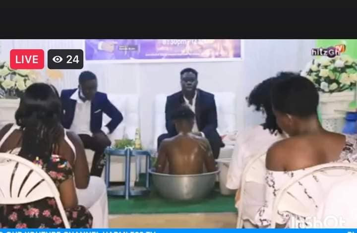 Pastor makes female church members strip naked, bathe them in basin during crossover service (videos)