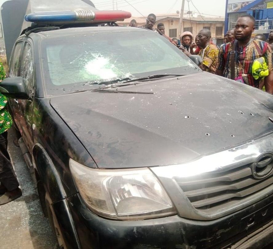 Armed robbers attack bullion van in Ibadan, kill policemen and cart away money (graphic video)