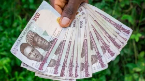 Naira falls to N581/$1 at P2P FX market