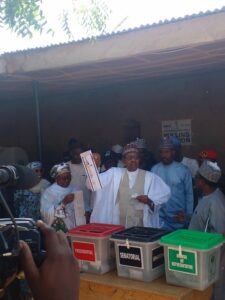 Nigeria Decides 2023: Buhari casts vote in Daura to elect successor